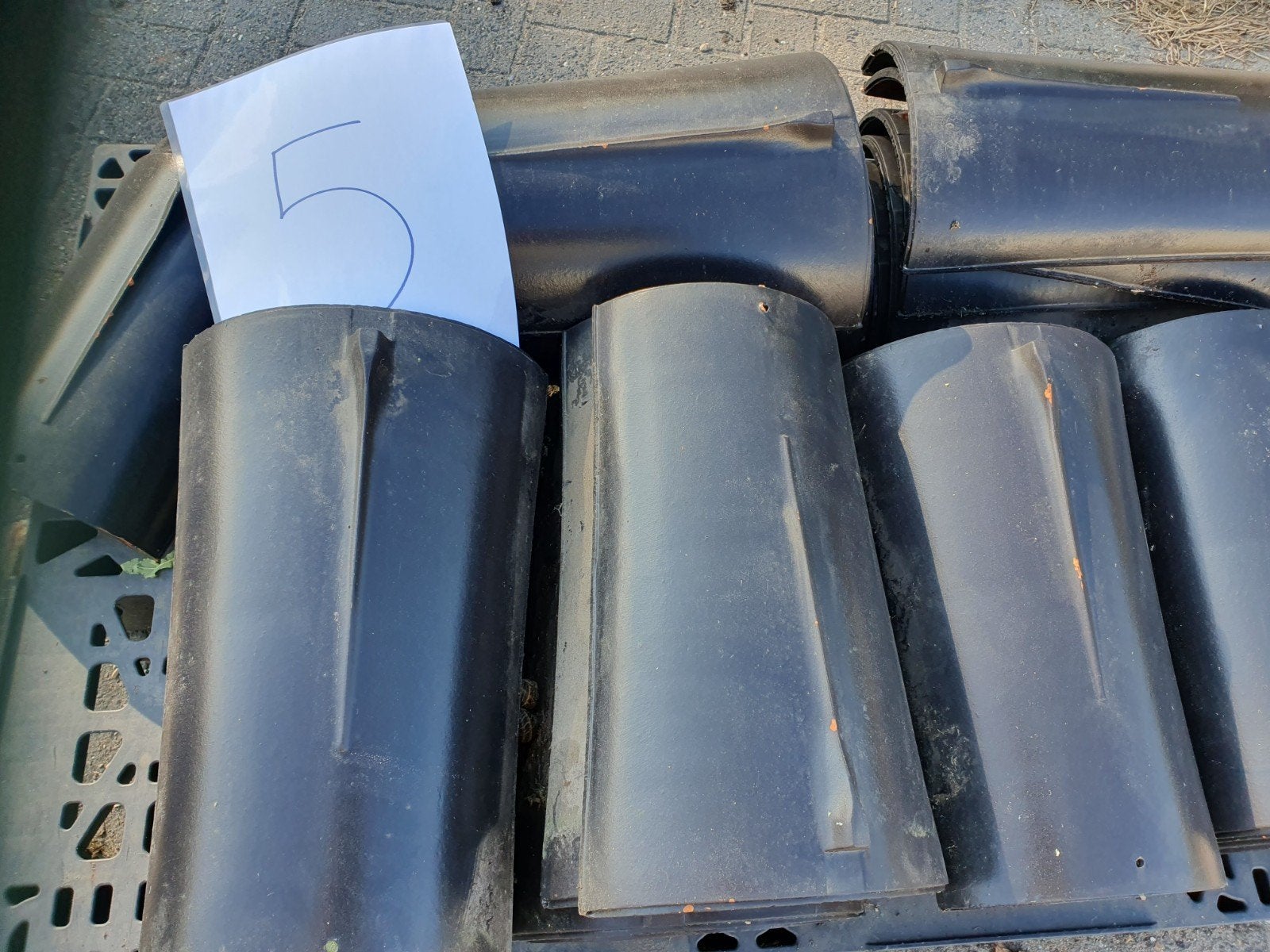 34 stuks Laumans schubvorst zwart 30 kleur dakpan, Ophalen, Steen of Klei, Zwart, Nieuw