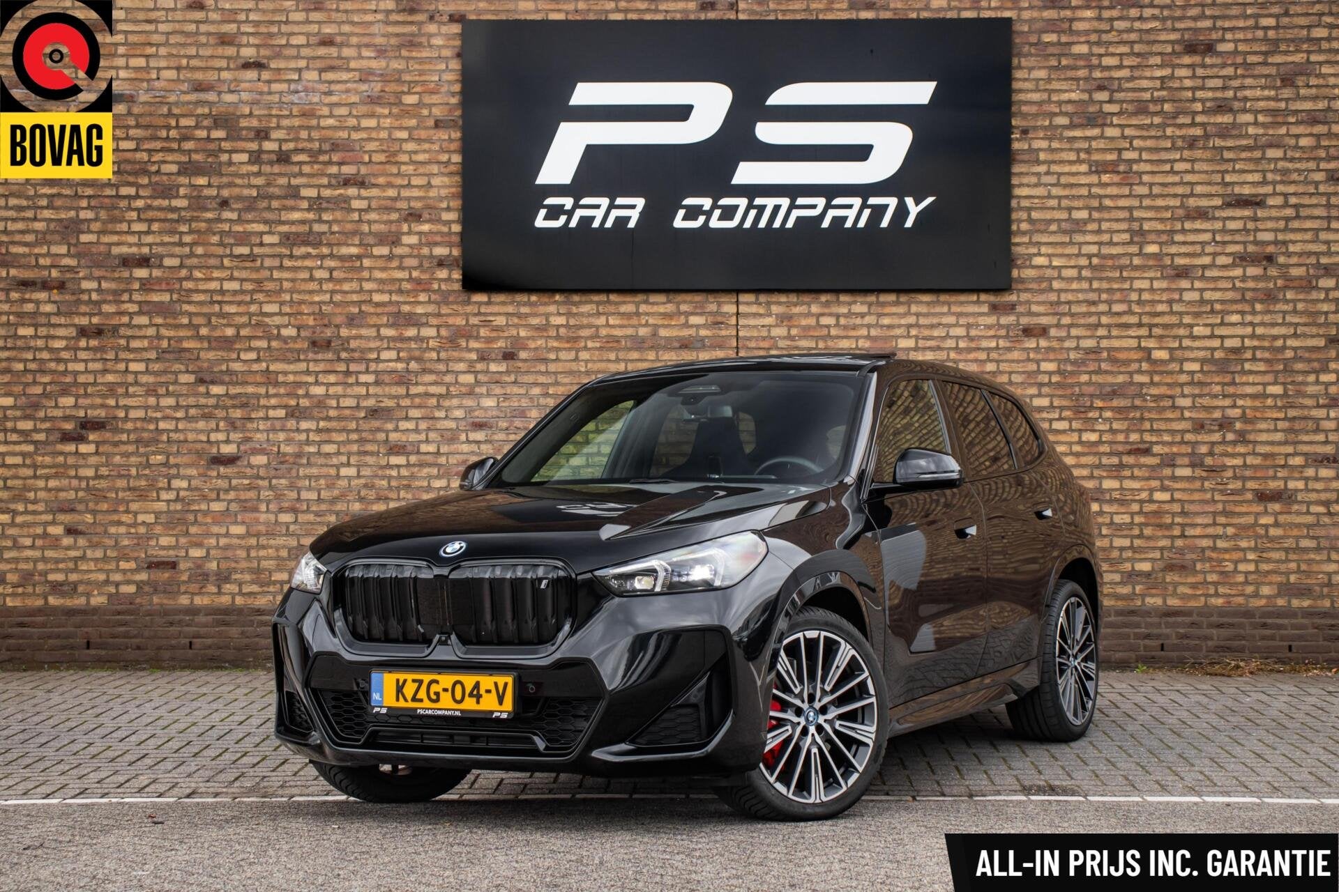 BMW iX1 xDrive30 67 kWh M-Sport Pro, BTW, SOH 96%, Pano, Automaat, Dealer onderhouden, Zwart, Met garantie (alle)