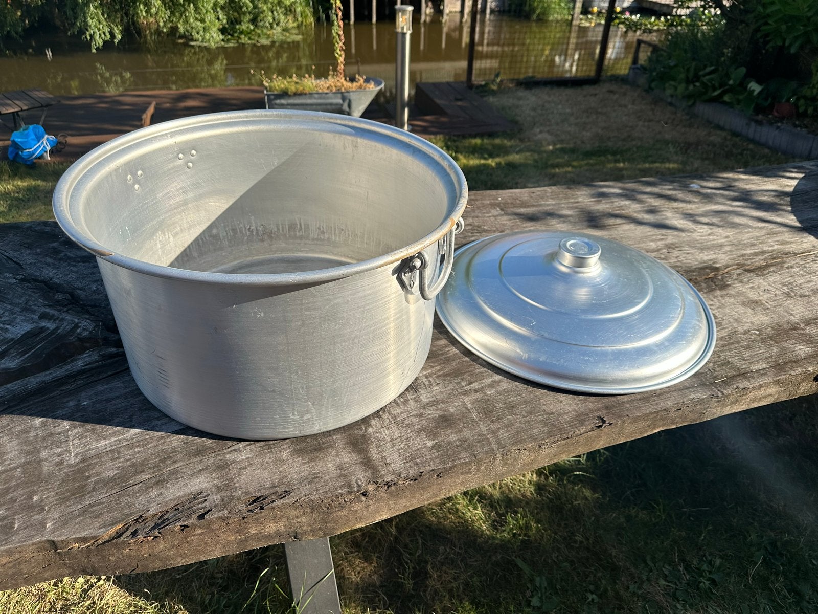 Zeer grote aluminium kookpan met deksel 30 H en 58,5 B, Huis en Inrichting, Ophalen, Gebruikt, Met deksel, Aluminium