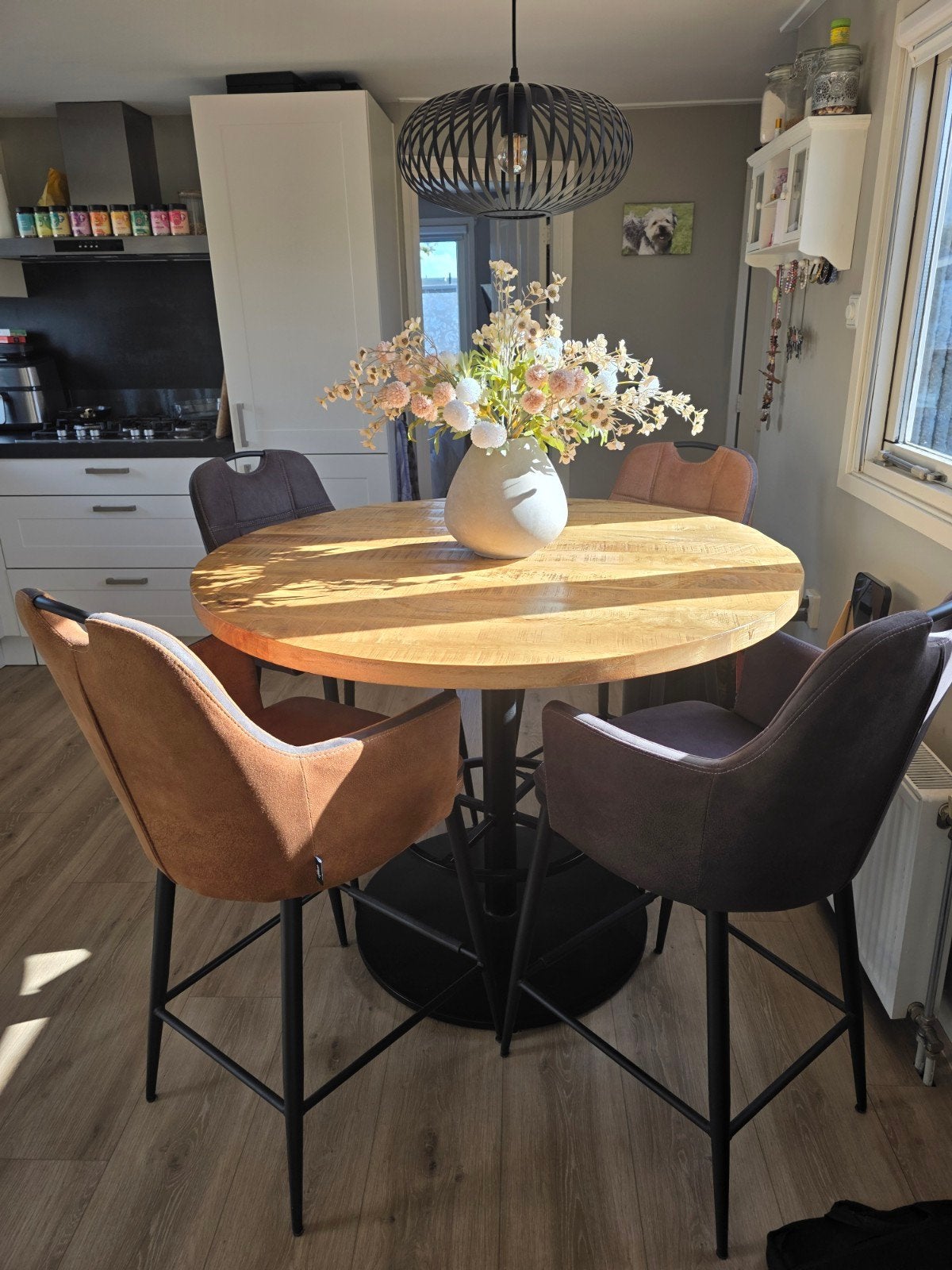 Mangohoute bartafel met 4 barkrukken (2 cognac, 2 antraciet), Gebruikt, Ophalen of Verzenden, 90 cm of meer, 4 krukken