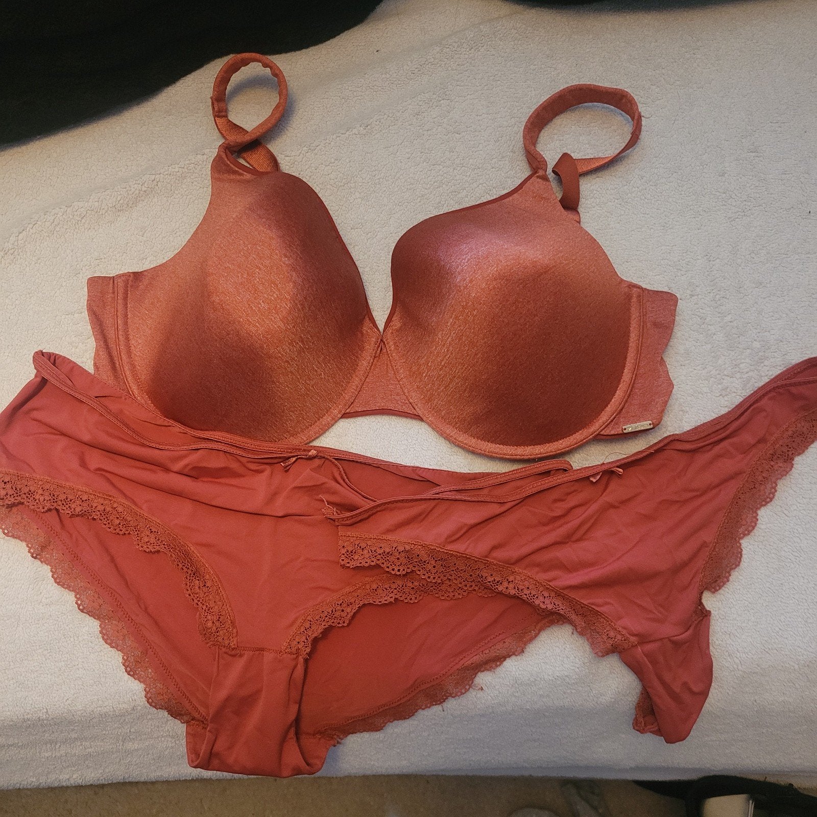 livera bh 90F met string en slip, Ophalen of Verzenden, Overige kleuren