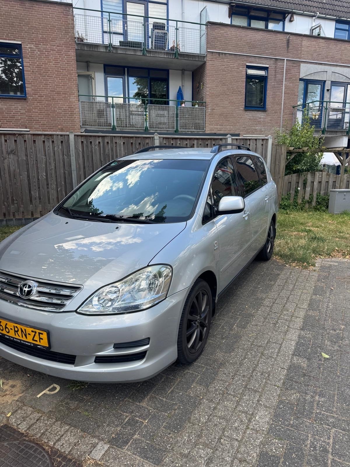Toyota Avensis Verso 2.0 Vvt-i 6-SEATER AUT 2005 Grijs, Auto's, 1998 cc, 4 cilinders, 1435 kg, 75 €/maand
