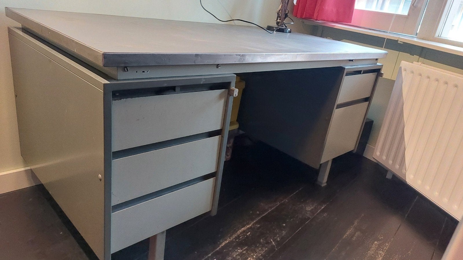 Industrieel grijs metalen BUREAU met ladeblok, Huis en Inrichting, Bureaus, Ophalen, Met lades, Gebruikt, 150 cm