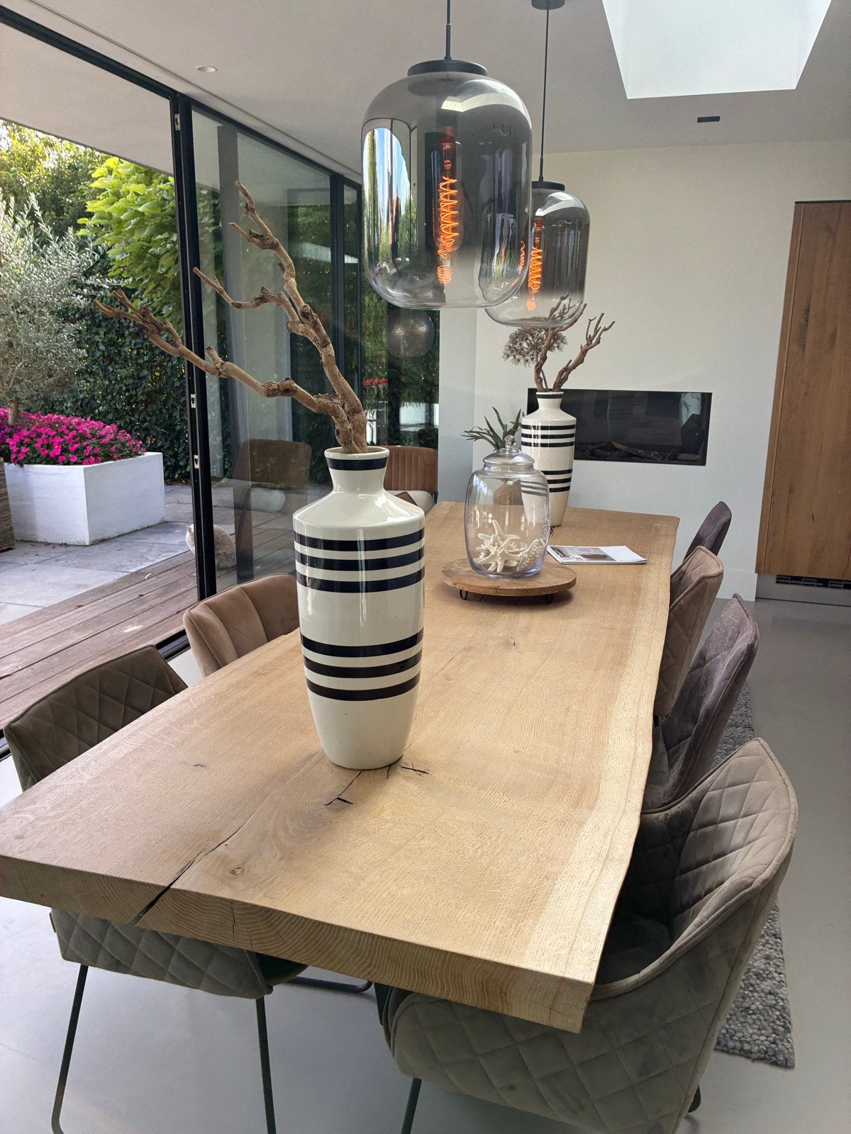 Robuuste eettafel van massief eikenhout met stalen onderstel, Huis en Inrichting, Ophalen, Gebruikt, 100 tot 150 cm, Eikenhout