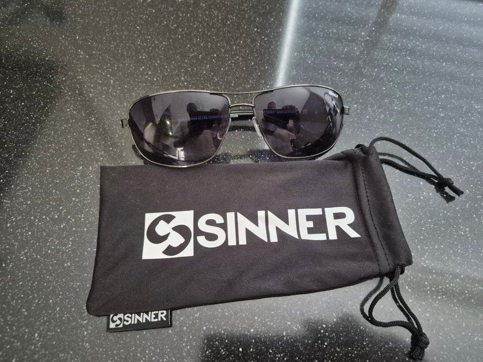 Sinner zonnebril met etui, Ophalen of Verzenden, Zo goed als nieuw, Zonnebril, Overige merken