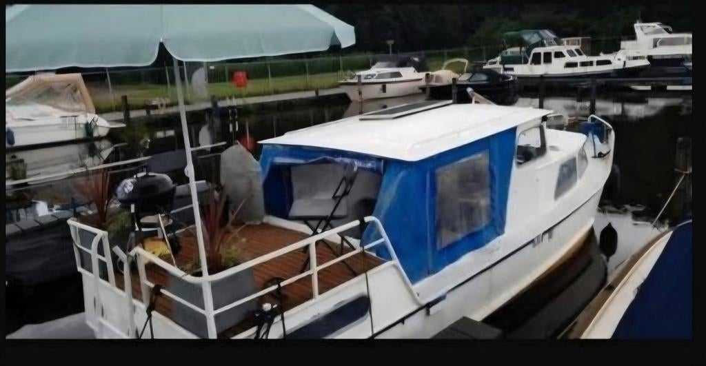 Motorboot met kajuit en stuurwiel, 4 slaapplaatsen, Watersport en Boten, Gebruikt, Staal, Binnenboordmotor, Diesel