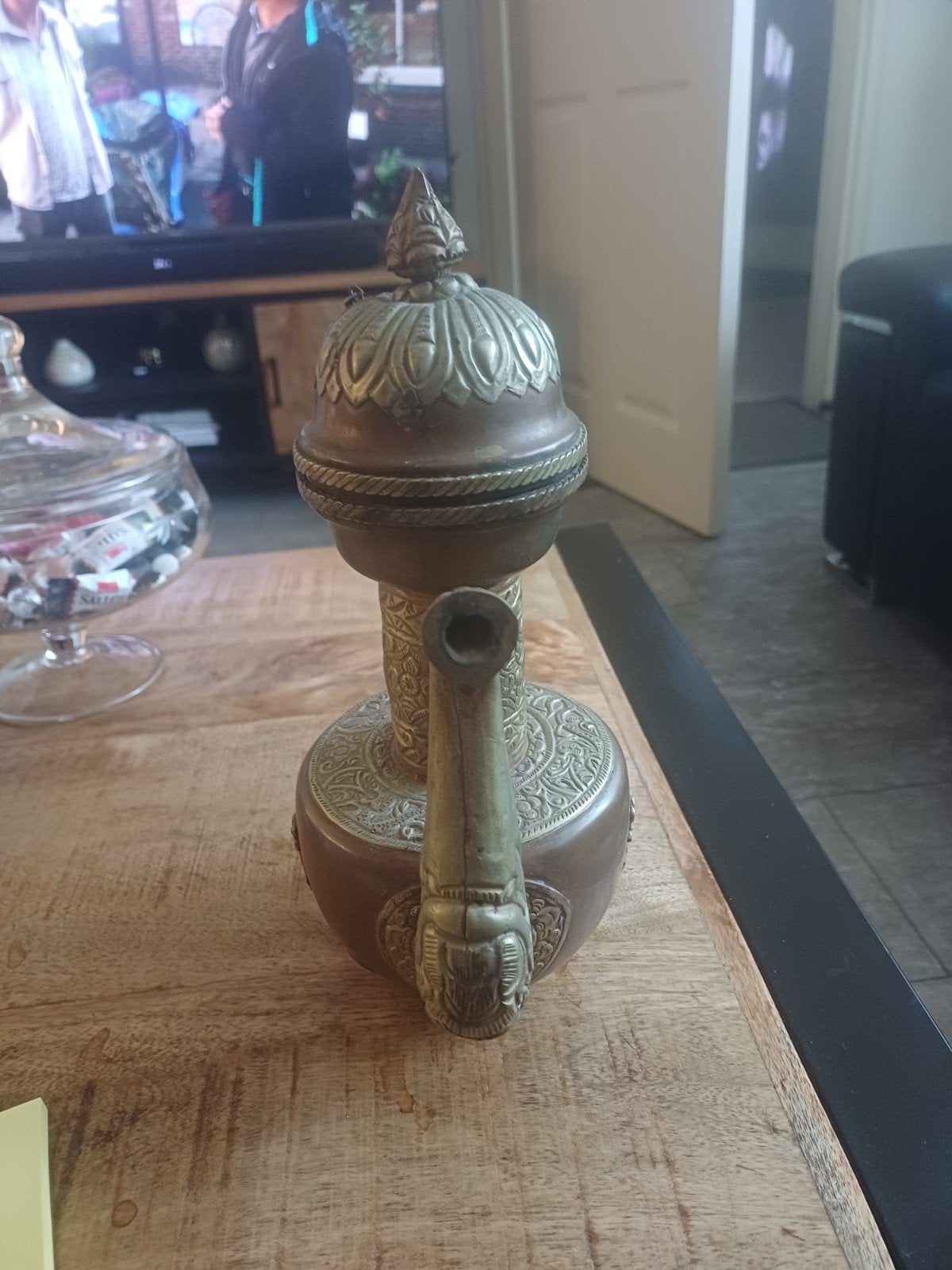 antieke bronzen  tibetaanse koffie pot rijkelijke  versierin, Antiek en Kunst, Ophalen of Verzenden