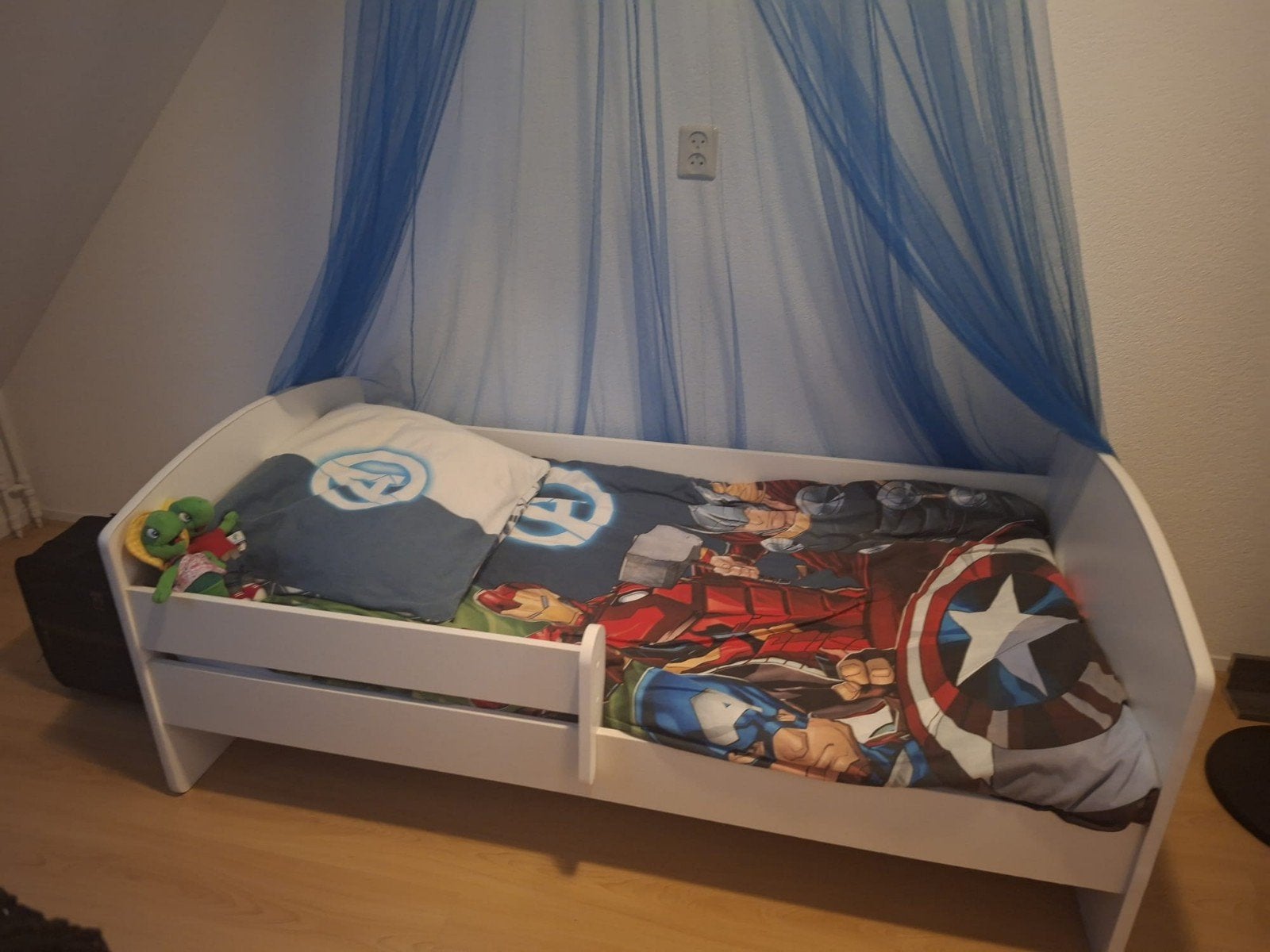 Wit kinderbed met bedhekje en klamboe, Ophalen, Gebruikt, Eenpersoons, Wit