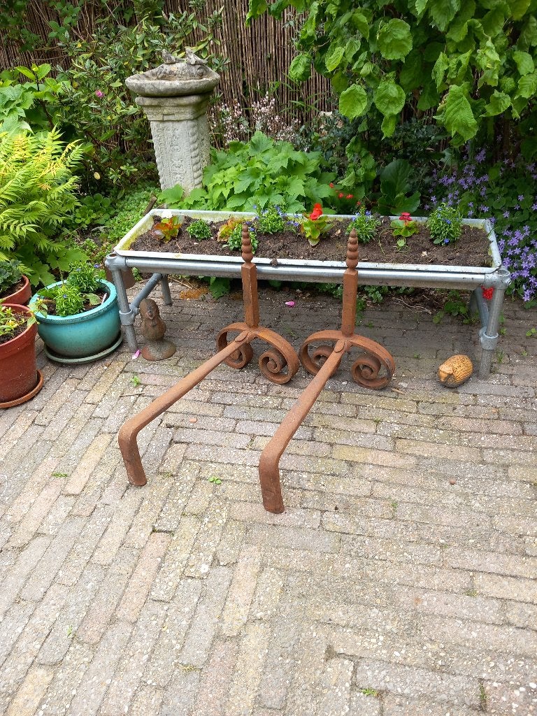 Set oude, antieke, smeedijzeren vuurbokken, Huis en Inrichting, Ophalen, Gebruikt, Inbouwhaard, Houthaard