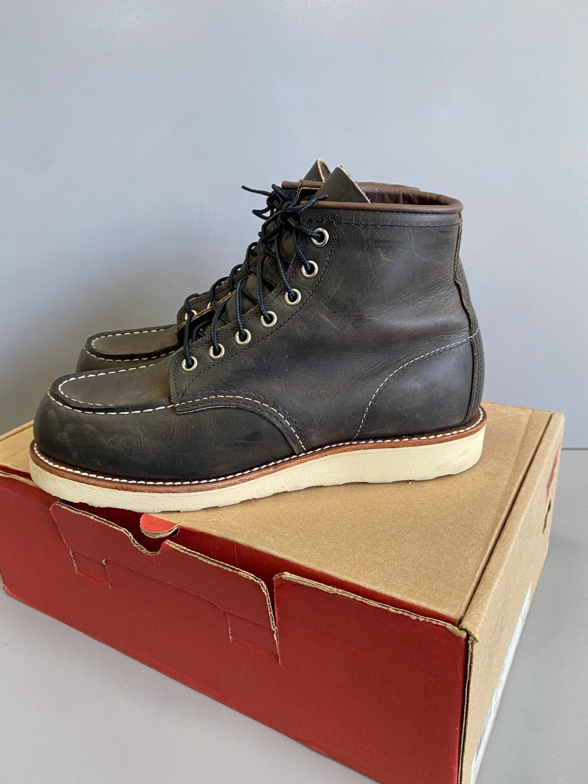 Red Wing 8890 Moc toe Charcoal rough ‘n tough US7,5D/41, Zwart, Boots, Ophalen of Verzenden, Zo goed als nieuw
