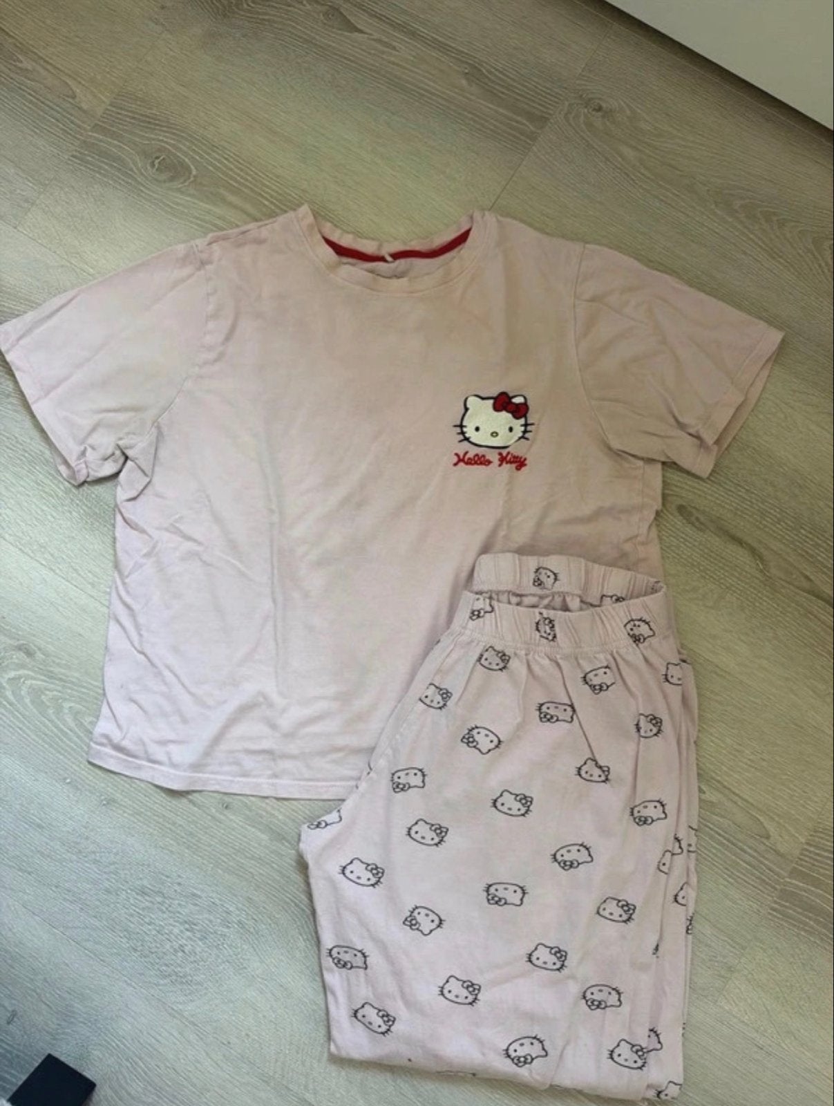 Hello Kitty Pyjama Set - Roze, Ophalen of Verzenden, Gedragen, Maat 38/40 (M)