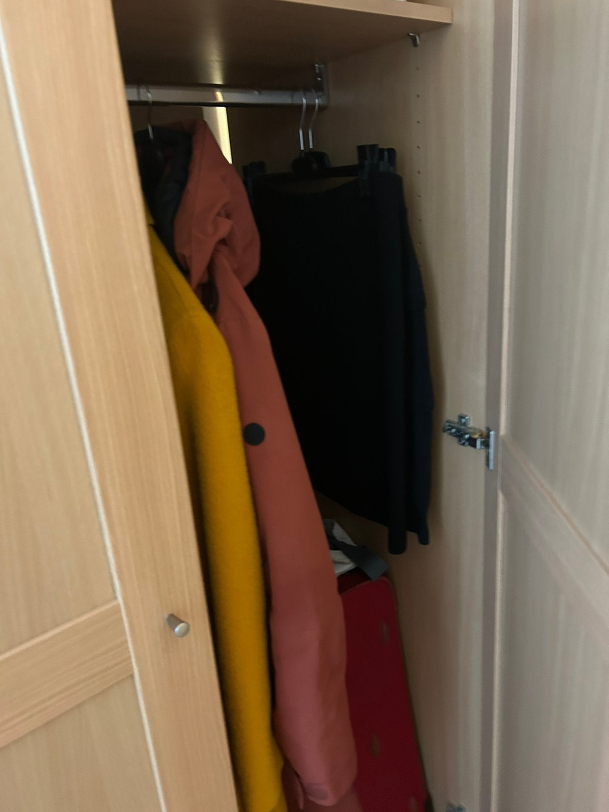 Kleerkast, houtkleur. GRATIS!, Ophalen, Met deur(en), Gebruikt, Voor op slaapkamer