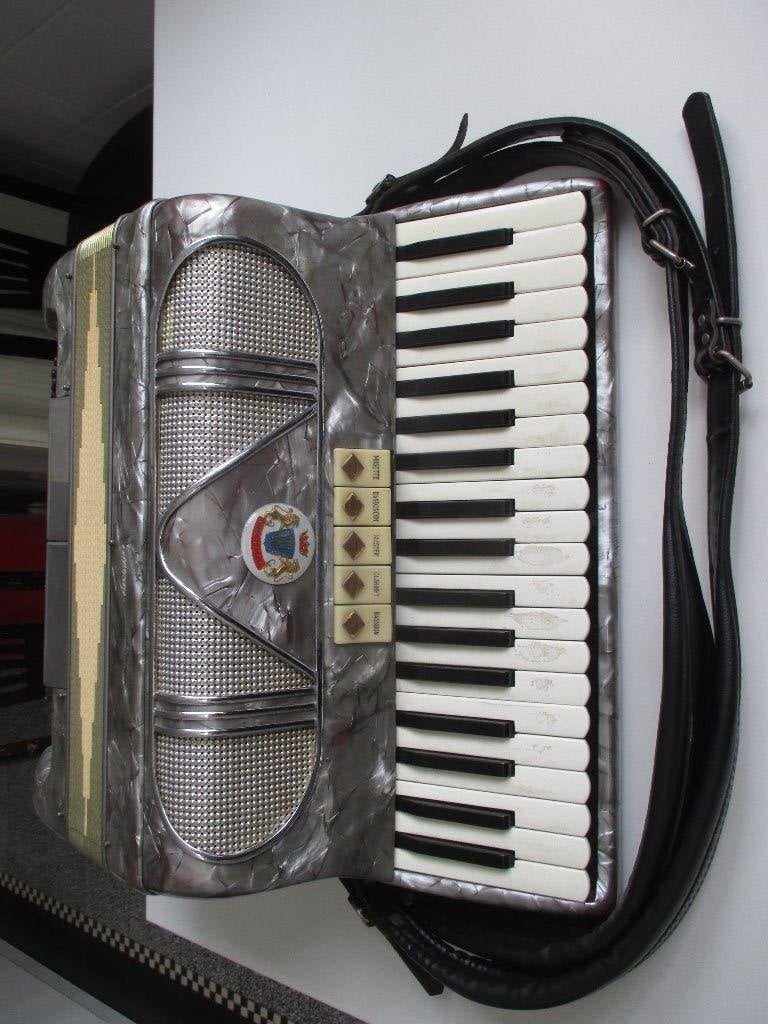 Italiaanse accordeon, Muziek en Instrumenten, Accordeons, Gebruikt, 80-bas, Met koffer, Toetsaccordeon