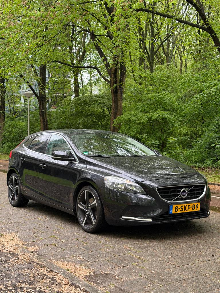 Volvo V40 1.6 D2 115PK R-Design, Voorwielaandrijving, Beige, 4 cilinders, Navigatiesysteem