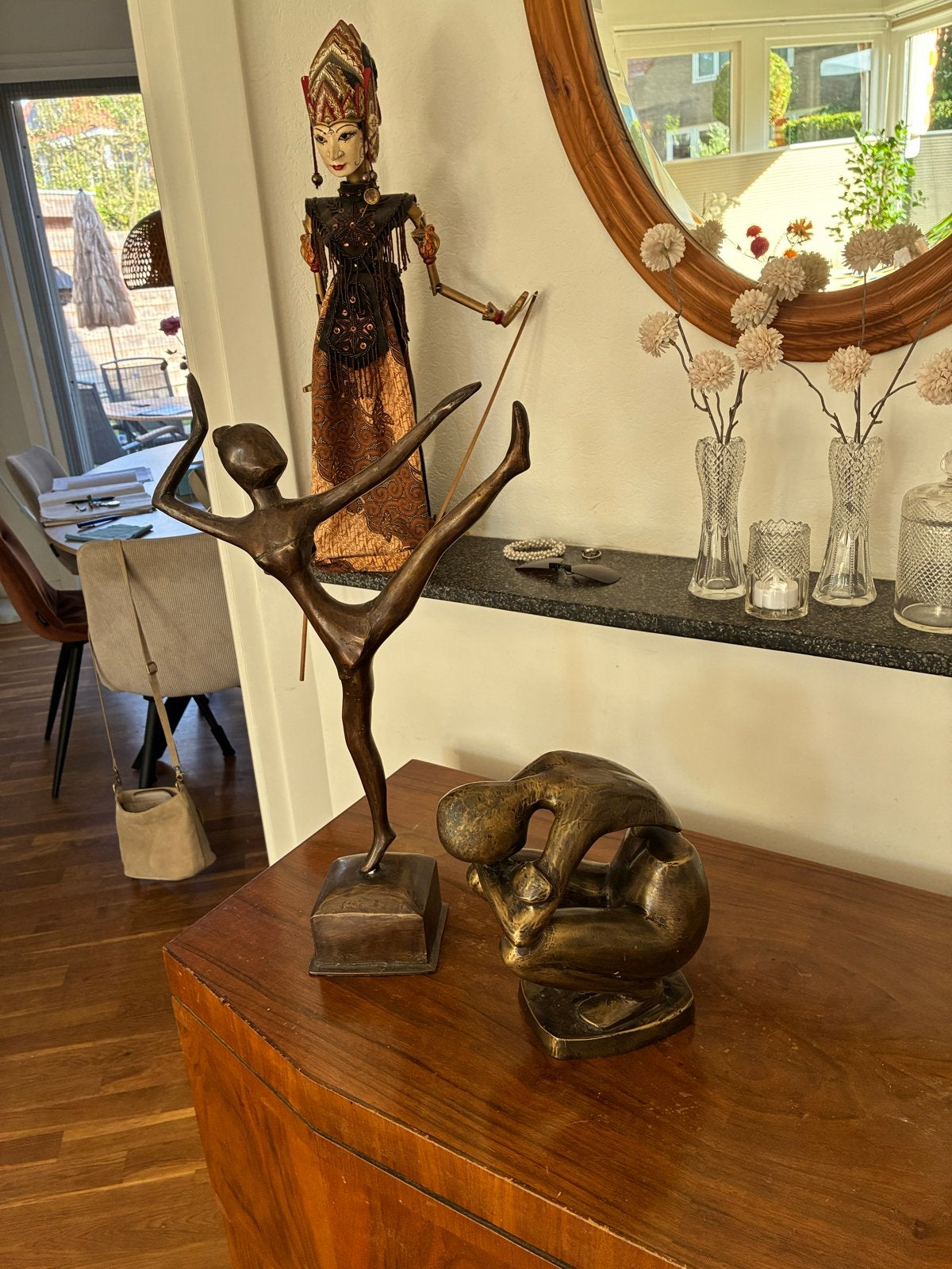 Bronzen Beelden: Danseres en Zittende Figuur, Ophalen of Verzenden, 20 - 50 cm, Beeld, Bruin