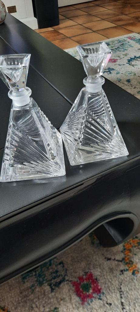 2 kristallen piramide parfum karafjes, Ophalen of Verzenden