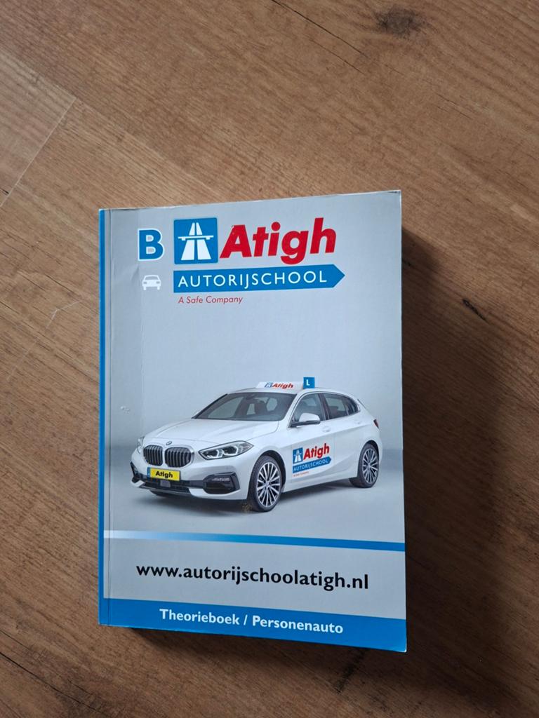 Autorijschool Atigh Theorieboek Personenauto, Ophalen of Verzenden, Zo goed als nieuw, Overige niveaus, Autorijschool Atigh