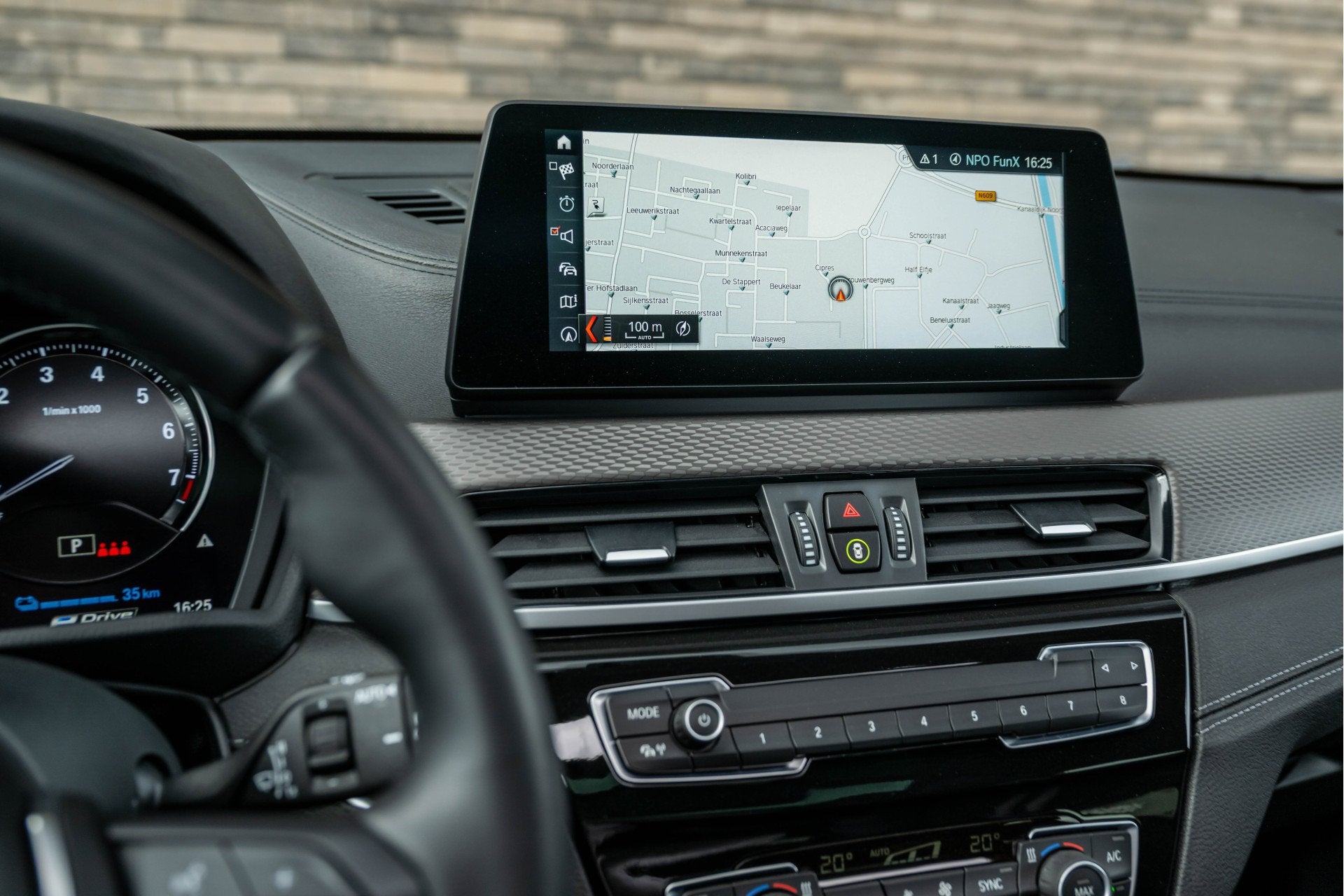 Foto 23 van BMW X2 xDrive25e | M-Sport | Navigatie | Panorama | Head-Up