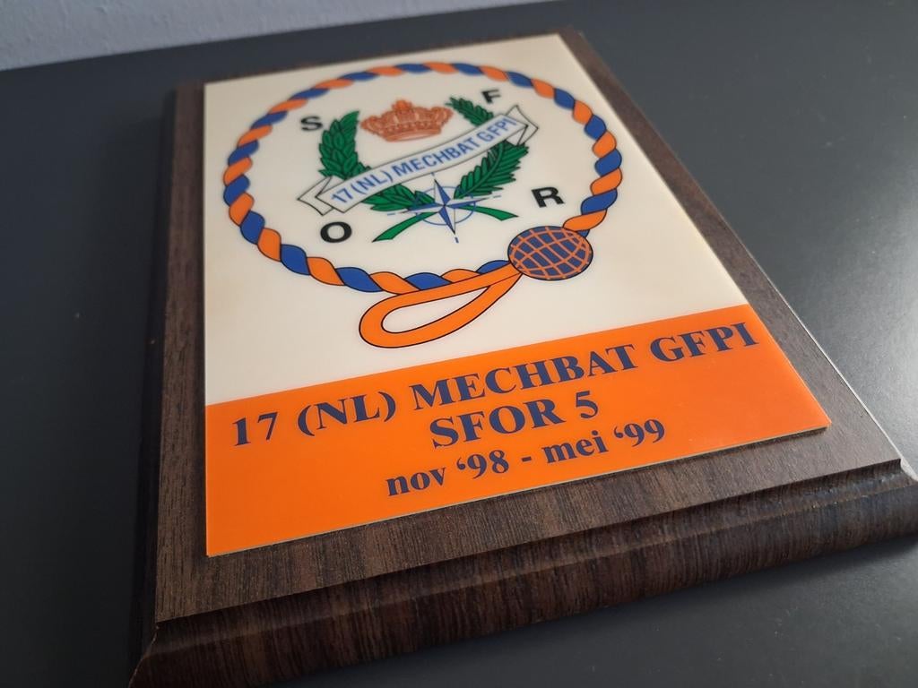 SFOR 17 (NL) MECHBAT GFPI 1998-1999 schild, Ophalen of Verzenden, Landmacht, Nederland