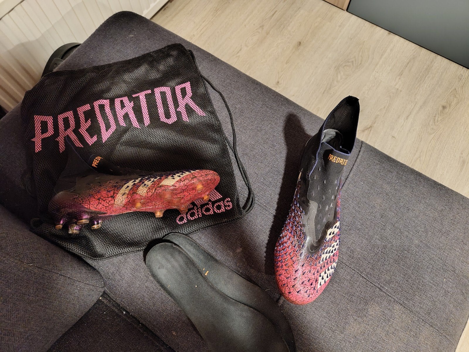 Adidas Predator Freak+ FG Demonskin | Maat 44 | 2x gedragen, Ophalen of Verzenden, Zo goed als nieuw, Schoenen