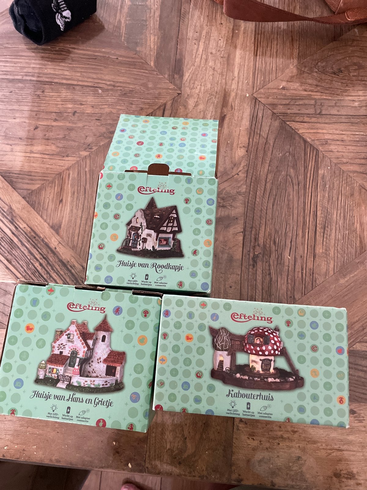 Efteling Collectie 2022: Huisjes van Roodkapje, Hans & Griet, Verzamelen, Ophalen of Verzenden, Zo goed als nieuw, Beeldje of Poppetje