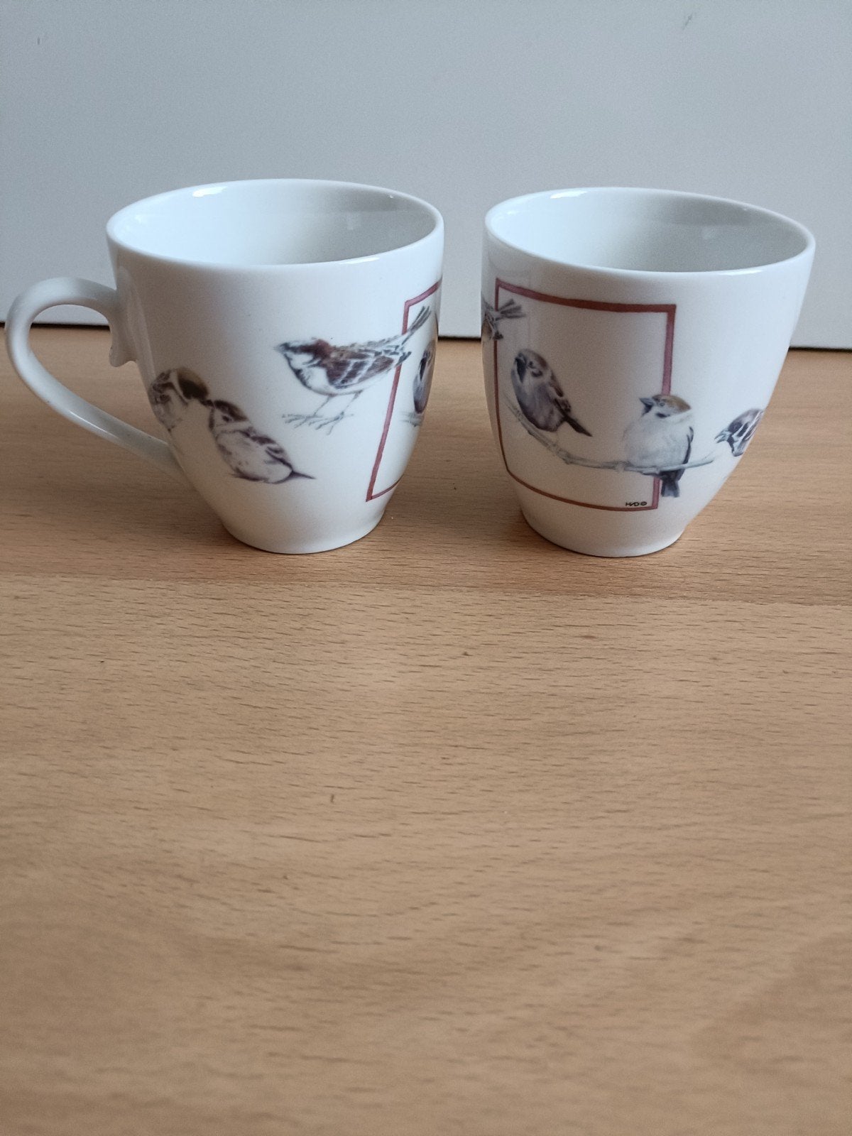 2 kopjes met vogels mussen, Ophalen of Verzenden, Porselein, Overige stijlen, Kop(pen) en/of Schotel(s)