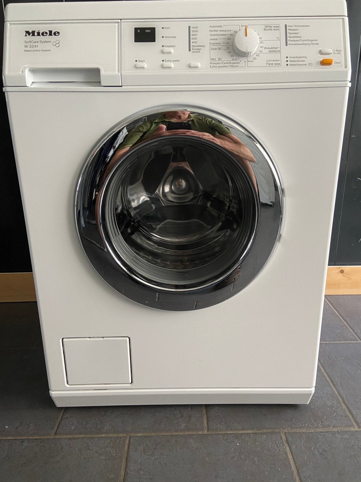 Miele wasmachine W3241., Ophalen, Handwasprogramma, Zo goed als nieuw, Voorlader