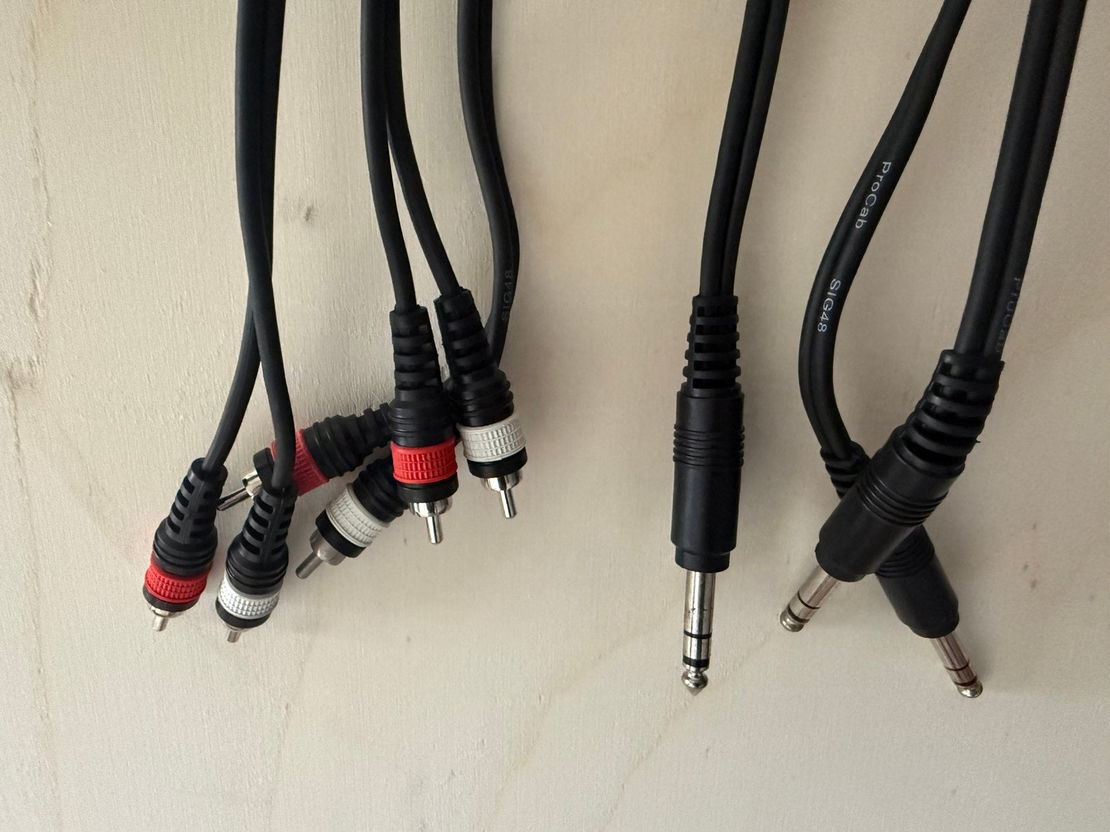 3x 1,5mtr tulp jack stereo kabels, Ophalen of Verzenden, Zo goed als nieuw, Minder dan 2 meter, Overige kabels