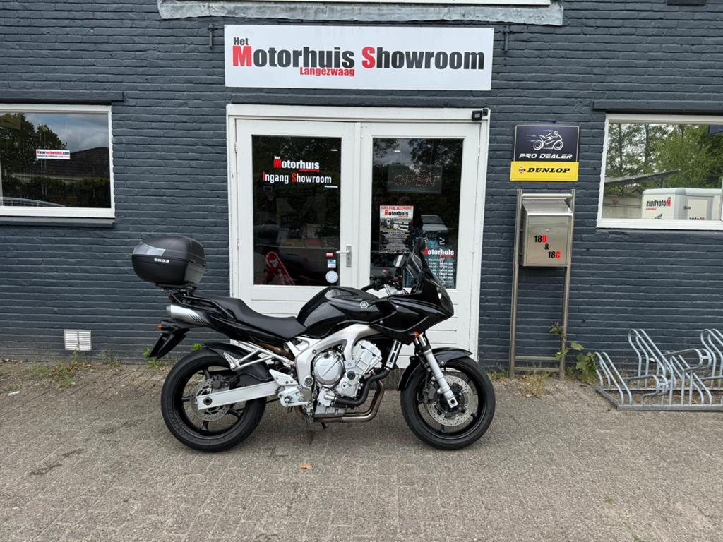 Yamaha FZS 600 Fazer zwart. nieuwstaat ! 14.000 km, Occasion, 4 cilinders, Motorrijbewijs A, Bedrijf