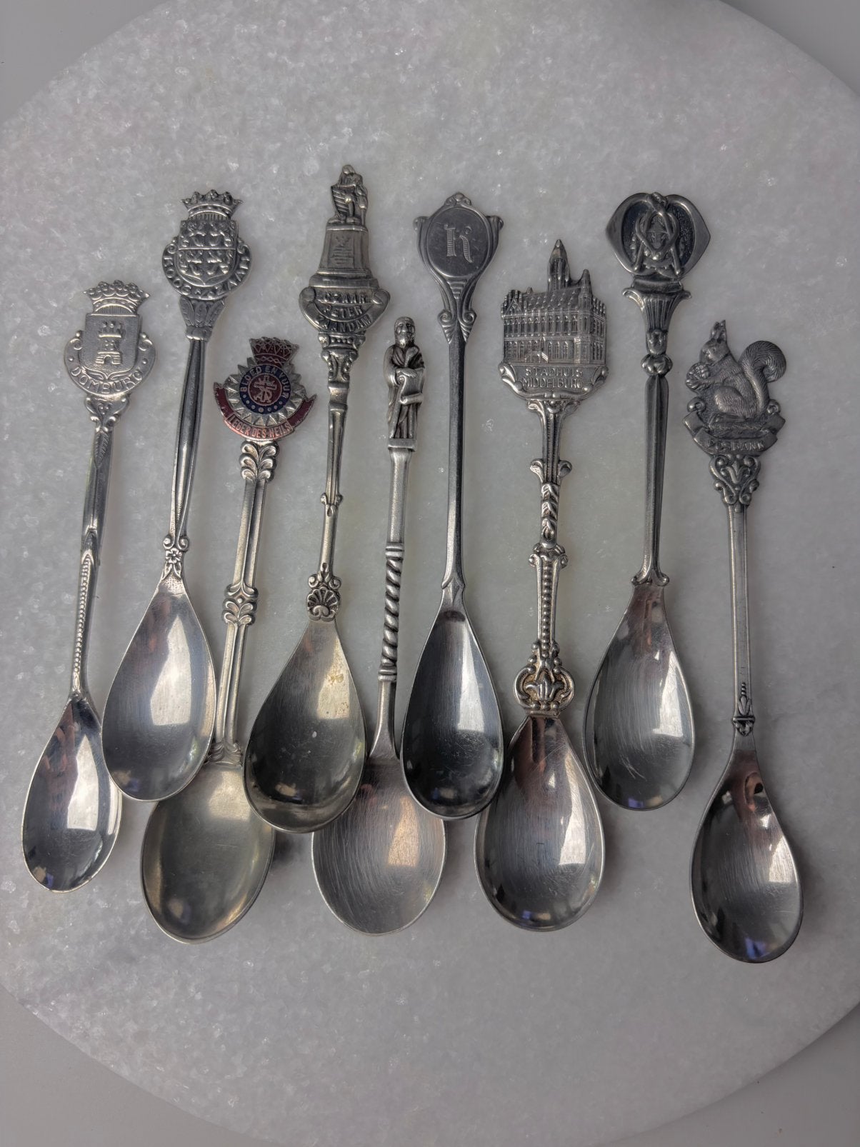 9 antieke verzilverde souvenirlepeltjes, Antiek en Kunst, Antiek | Bestek, Ophalen of Verzenden