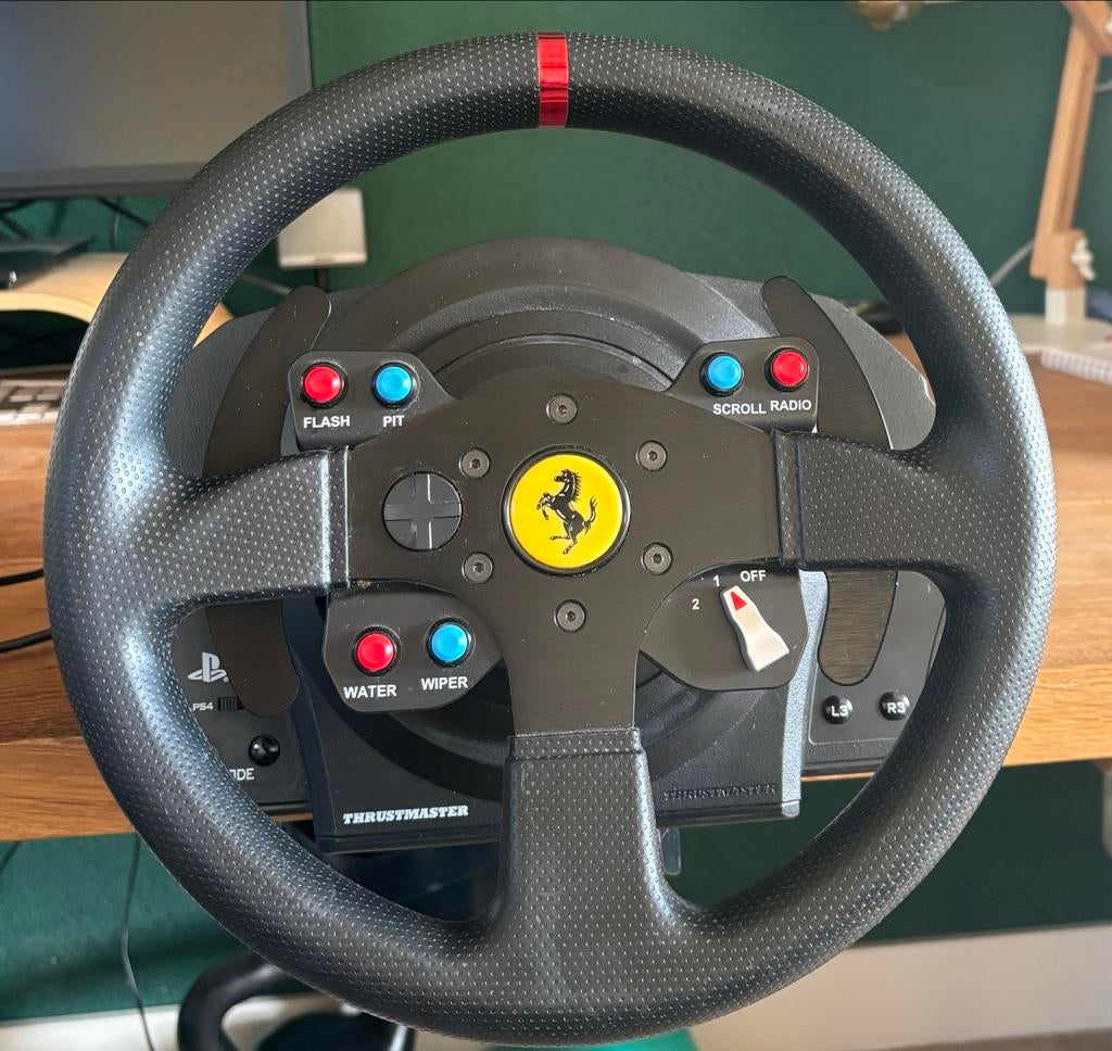 Thrustmaster T300 racestuur met pedalen, Ophalen of Verzenden, Gebruikt