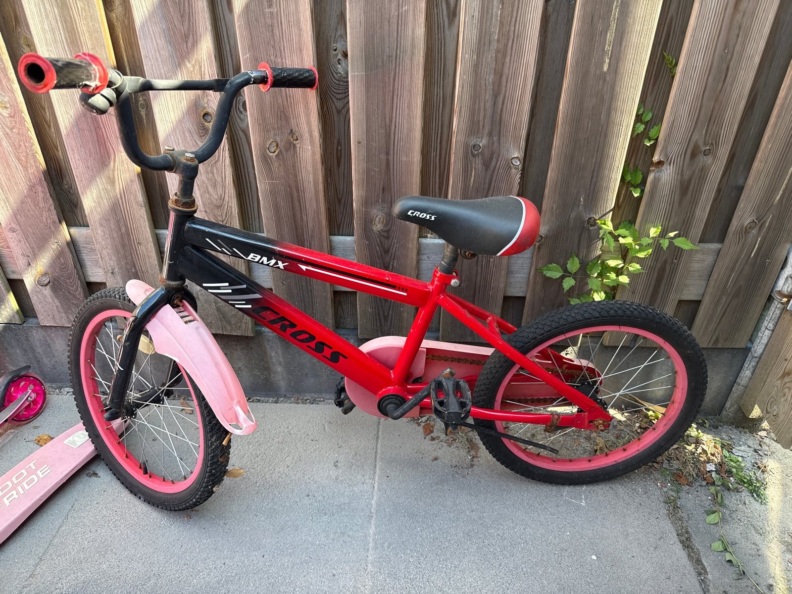 Kinderfiets 18 inch - Rood/Zwart, Fietsen en Brommers, Fietsen | Crossfietsen en BMX, Ophalen, Staal, Velgrem, Voetsteunen