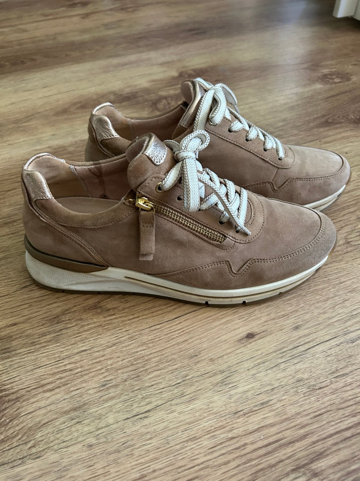 Gabor nubuck leren sneakers, Beige, Ophalen of Verzenden, Sneakers of Gympen, Zo goed als nieuw