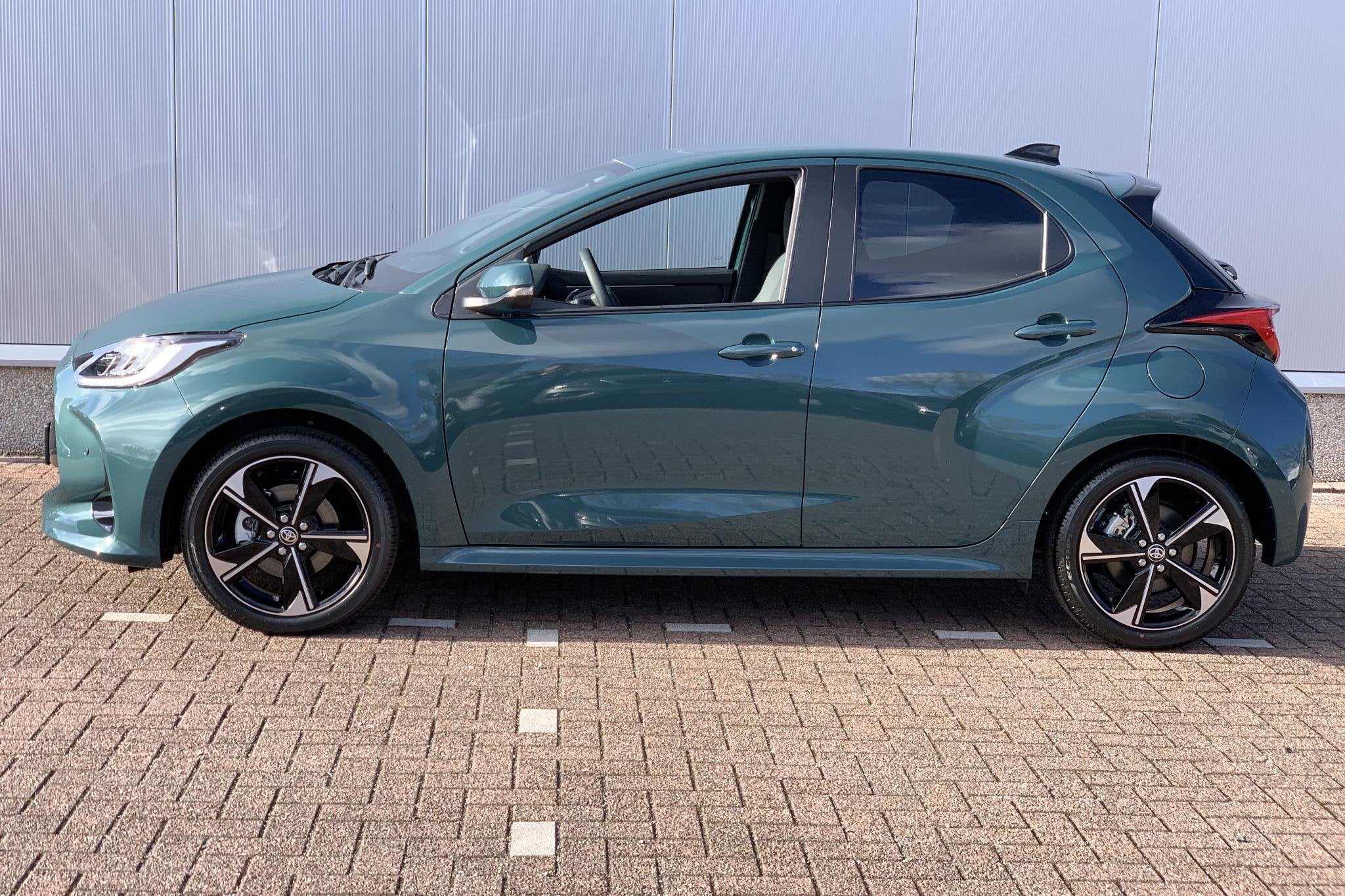 Toyota Yaris 1.5 Hybrid 130 Executive € 2000 inruilpremie,, Auto's, Euro 6, 1490 cc, Bedrijf, Nieuw