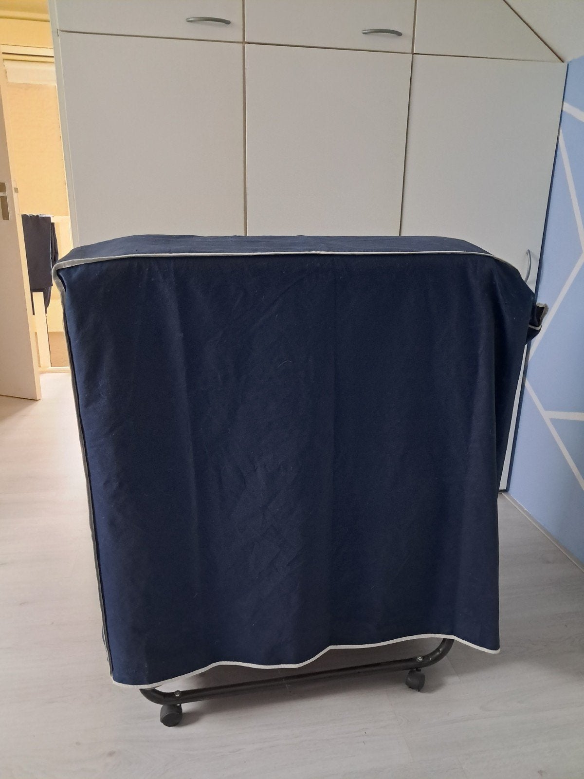 Opvouwbaar logeerbed met matras - ideaal voor gasten, Huis en Inrichting, Ophalen, Gebruikt, Eenpersoons, Zwart