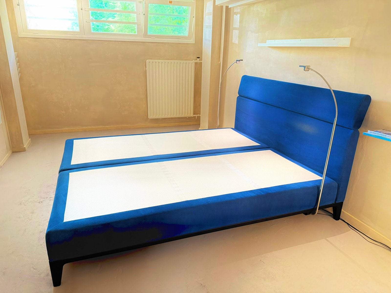 Auping Criade boxspring met bend hoofdbord en led leeslampen, Ophalen, Gebruikt, Blauw, 210 cm