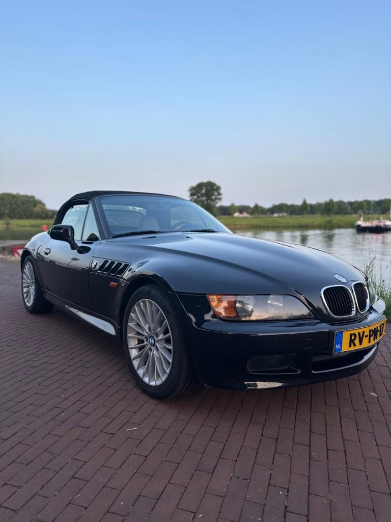 BMW Z3 1.9 103KW 1997 Zwart, 1160 kg, Achterwielaandrijving, Zwart, 4 cilinders