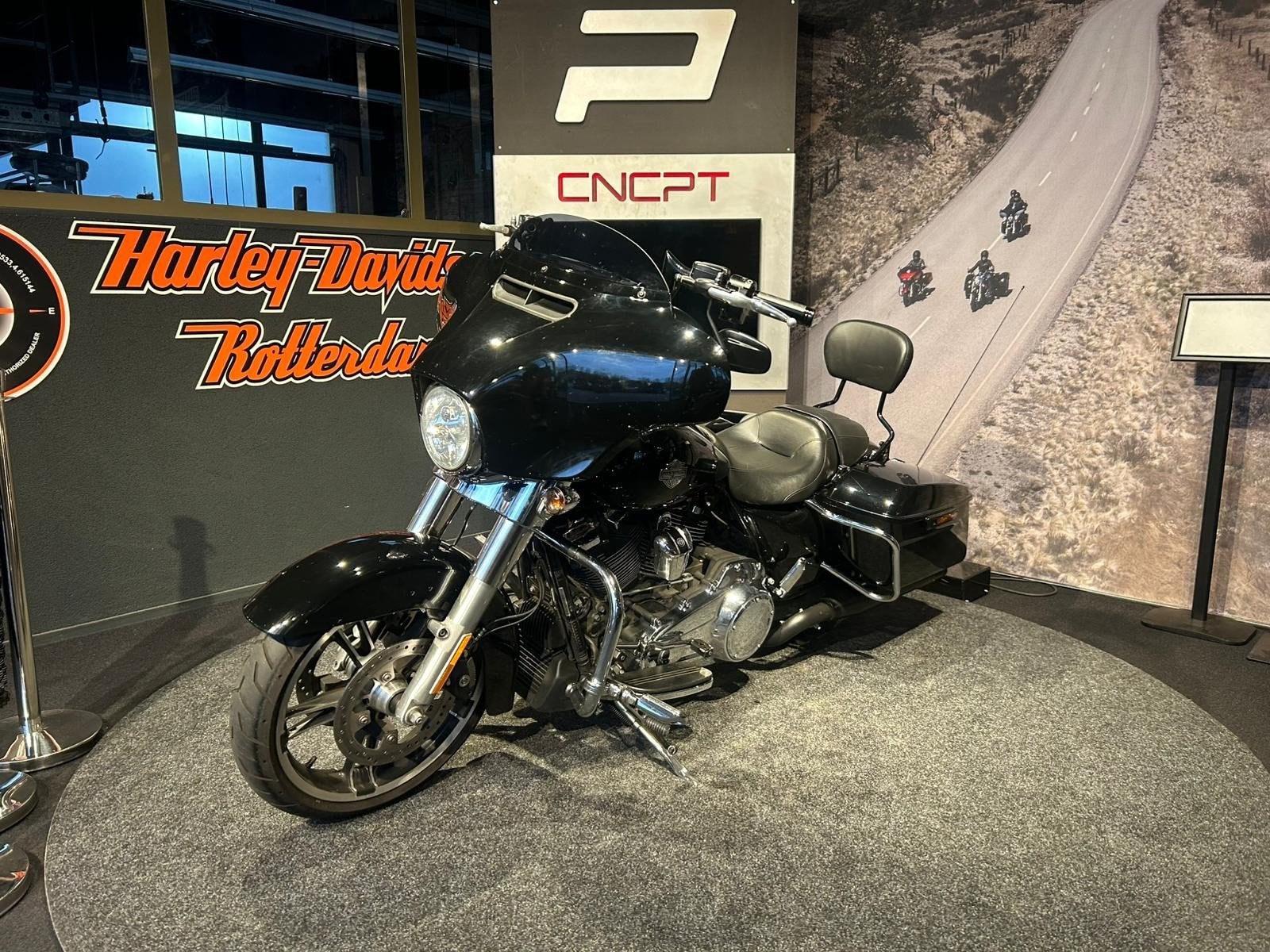 Harley-Davidson FLHX STREET GLIDE (bj 2018), Laan van Vredenoord 33
2289 DA  RIJSWIJK, NL, Bedrijf, Toermotor, Sales@harleydavidsonrotterdam.nl