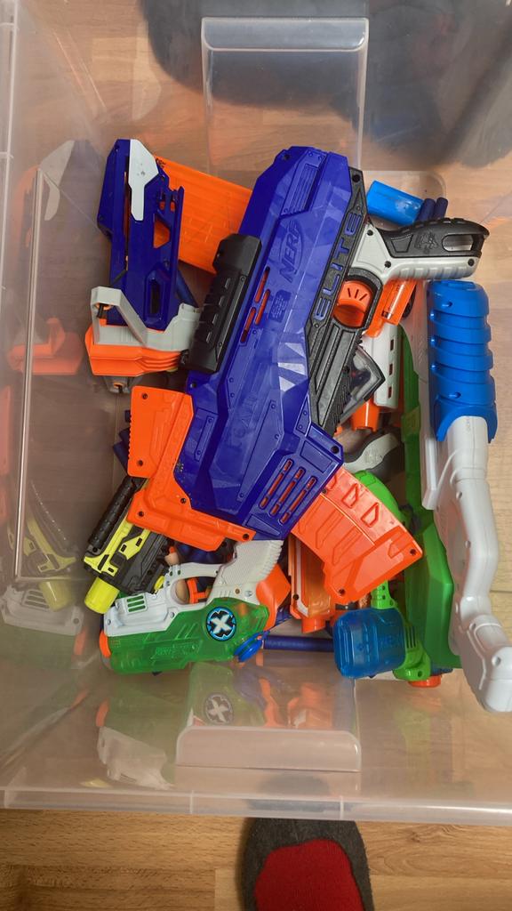 Grote partij Nerf blasters en accessoires, Ophalen, Gebruikt