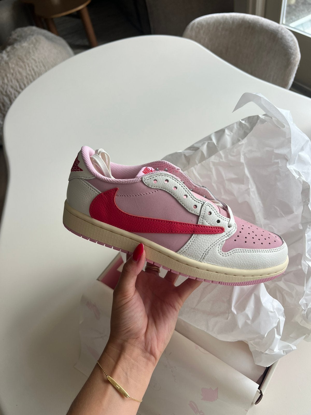 Nike Air Jordan 1 Travis Scott Sail Tropical Pink, Kleding | Dames, Schoenen, Nieuw, Ophalen of Verzenden, Sneakers of Gympen