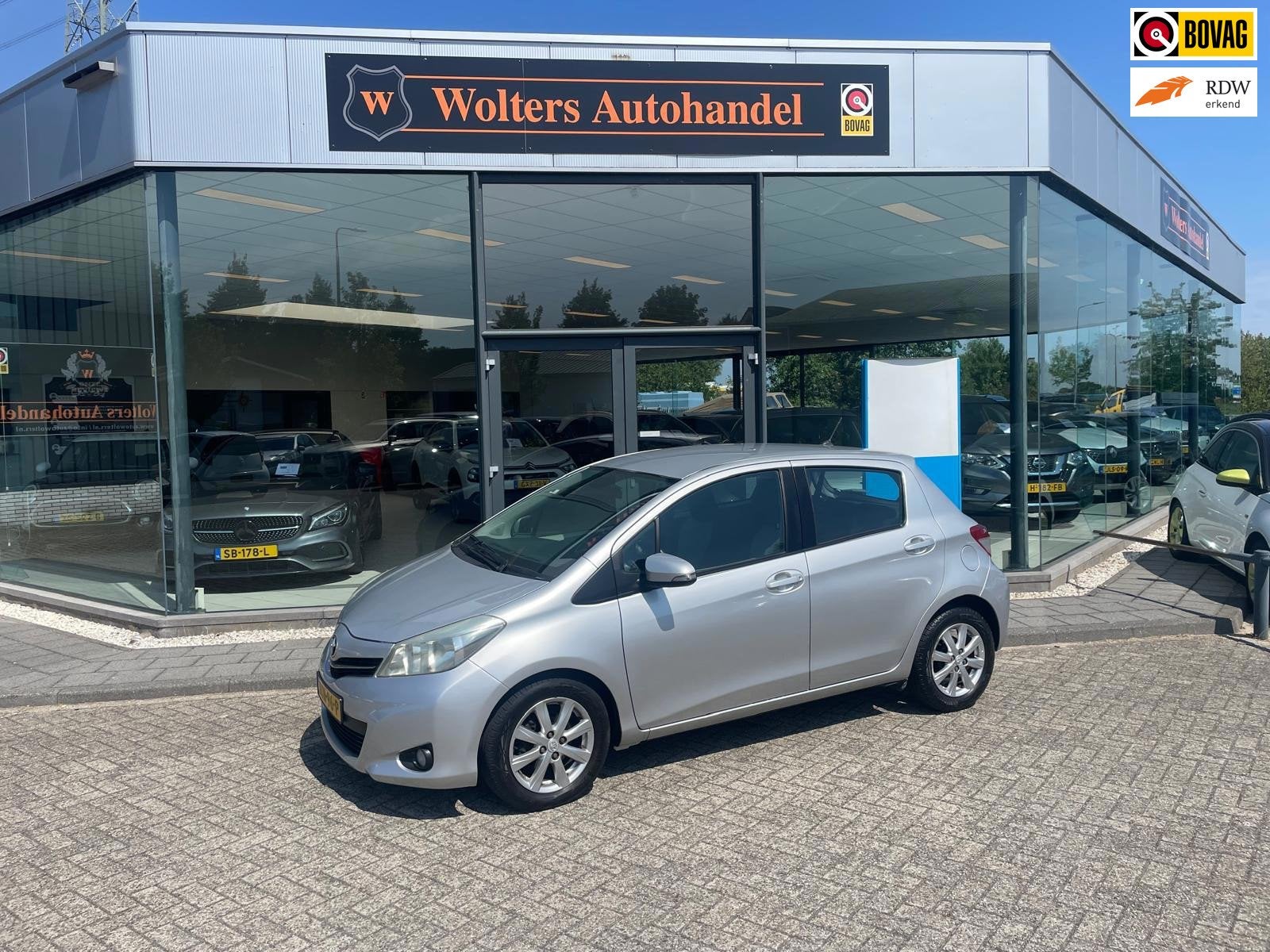 Toyota Yaris 1.3 VVT-i Dynamic, Stof, Gebruikt, Zwart, 4 cilinders