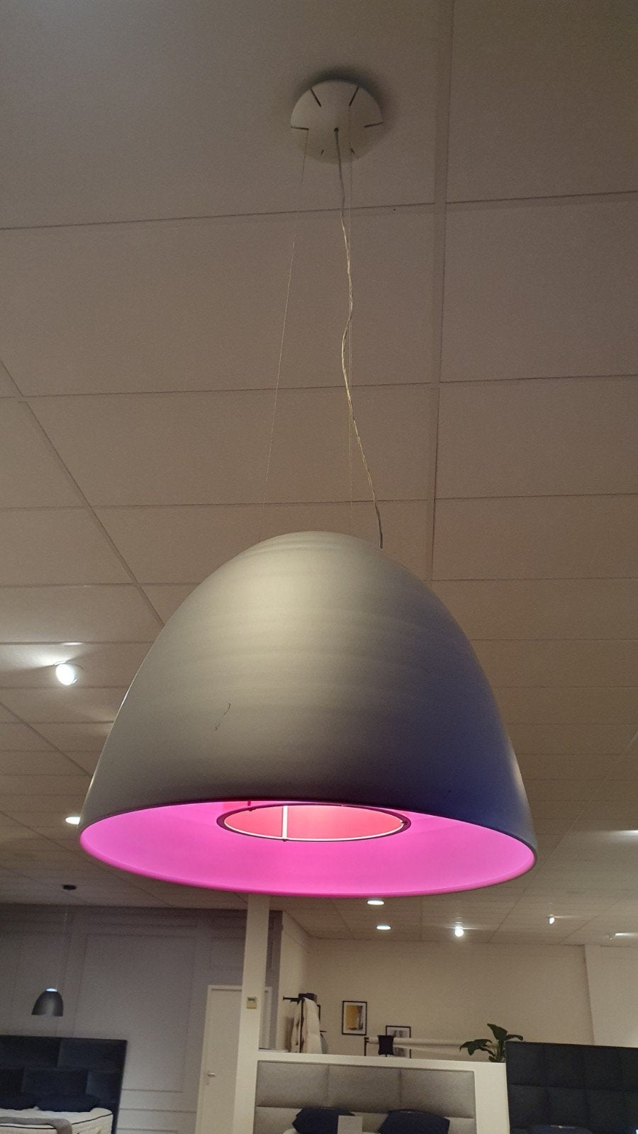 2x Artemide Nur S Anod. Alum Hanglamp - Grijs met Roze, Huis en Inrichting, Ophalen, Zo goed als nieuw, Metaal, Modern Design