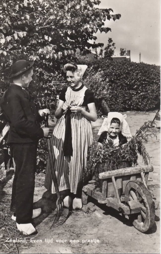 Zeeland Walcheren klederdracht 12 stuks, Verzenden, Voor 1920, Ongelopen, Zeeland