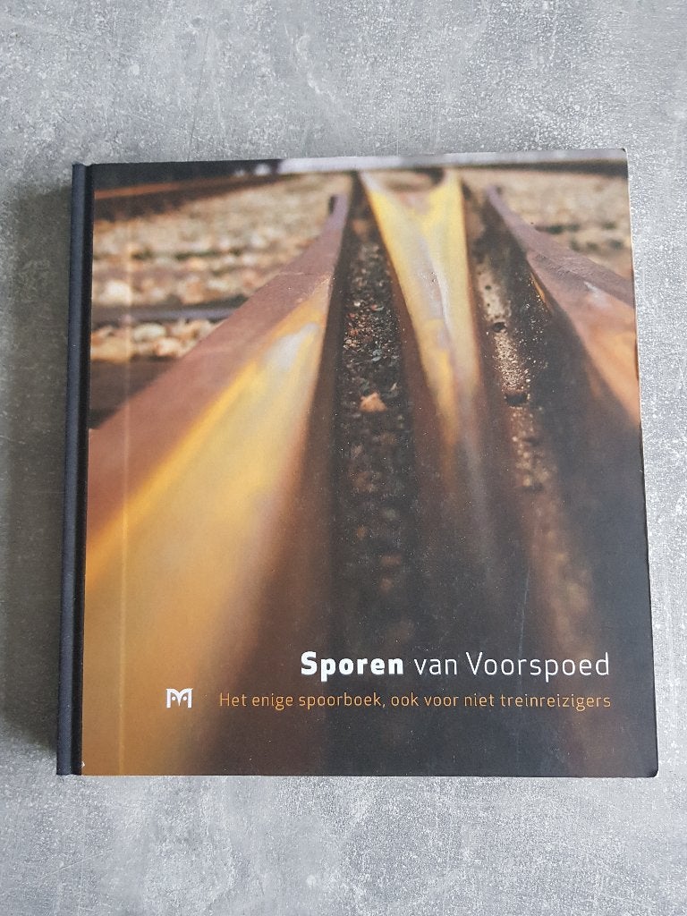 Boek "Sporen Van Voorspoed", Ophalen of Verzenden, Gebruikt, Trein, Boek of Tijdschrift
