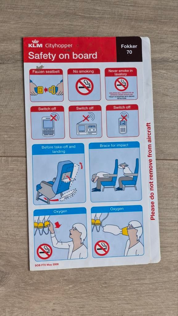 KLM Cityhopper Fokker 70 safety card, Verzenden, Zo goed als nieuw, Kaart, Foto of Prent