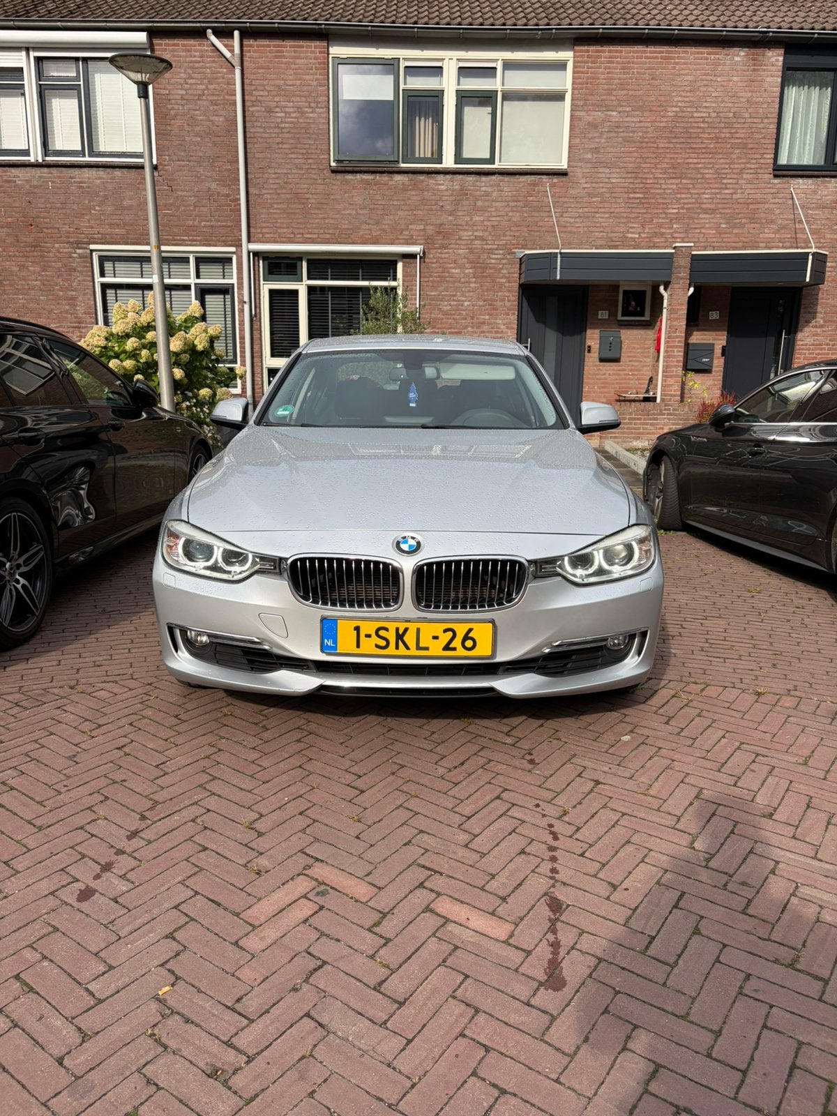BMW 3-Serie luxury 2.0IX 320 135KW Aut8 (f30) 2013 Grijs, Achterwielaandrijving, 4 cilinders, Origineel Nederlands, 75 €/maand