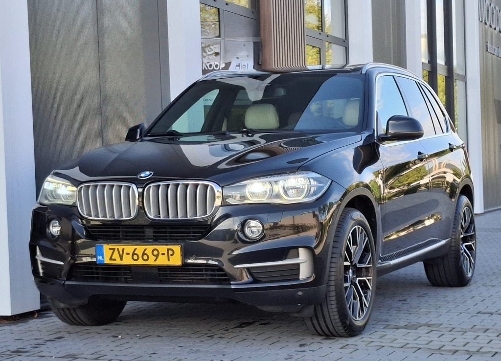 BMW X5 Xdrive 35I Aut8 (2014) l 20 inch l High Executive, Auto's, 2005 kg, Startonderbreker, Zwart, Leder