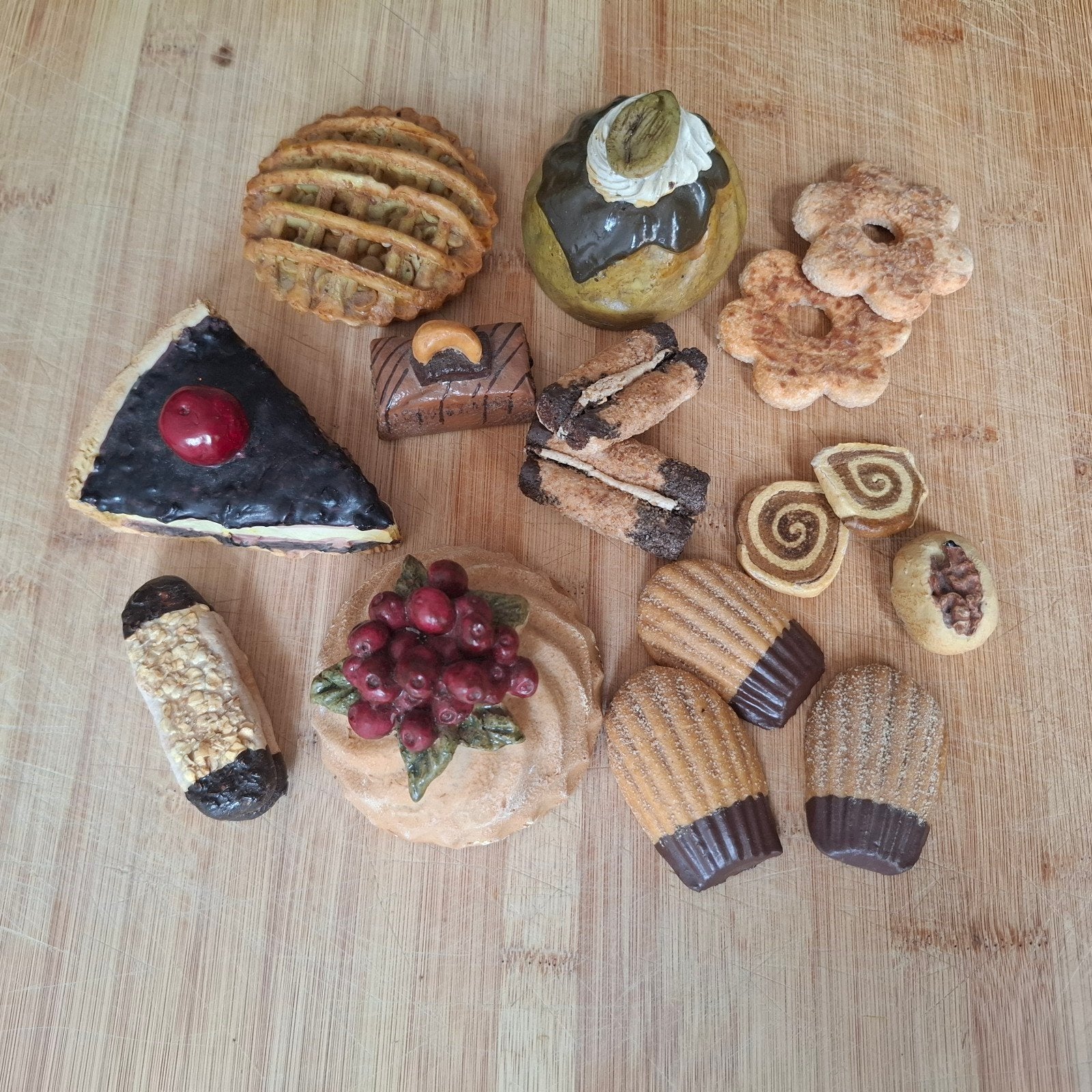 Schattige nep koekjes en nep gebakjes, Ophalen