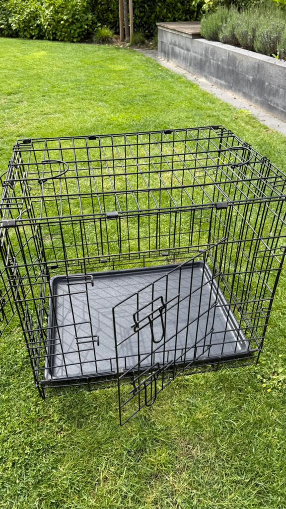 Zwate honden bench, Minder dan 65 cm, Hondenhok, Ophalen of Verzenden, Zo goed als nieuw