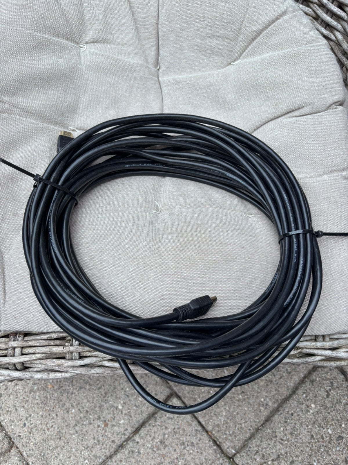 HDMI kabel 15 meter, Audio, Tv en Foto, Audiokabels en Televisiekabels, Ophalen of Verzenden, Zo goed als nieuw, 10 meter of meer